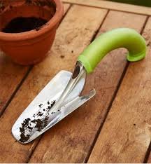 Gardening trowel tool