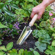 Gardening trowel tool